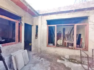Venta casa en  lote de propio  9x40. Refaccionar foto 3