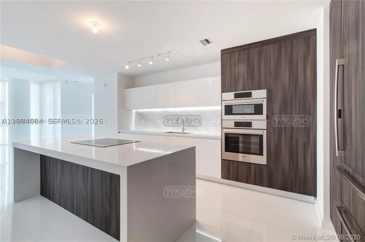 851 NE 1st Ave #3601 800 foto 2