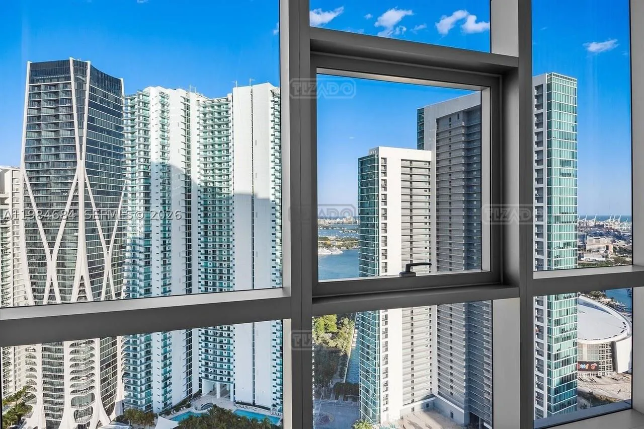 851 NE 1st Ave #3601 800 foto 4