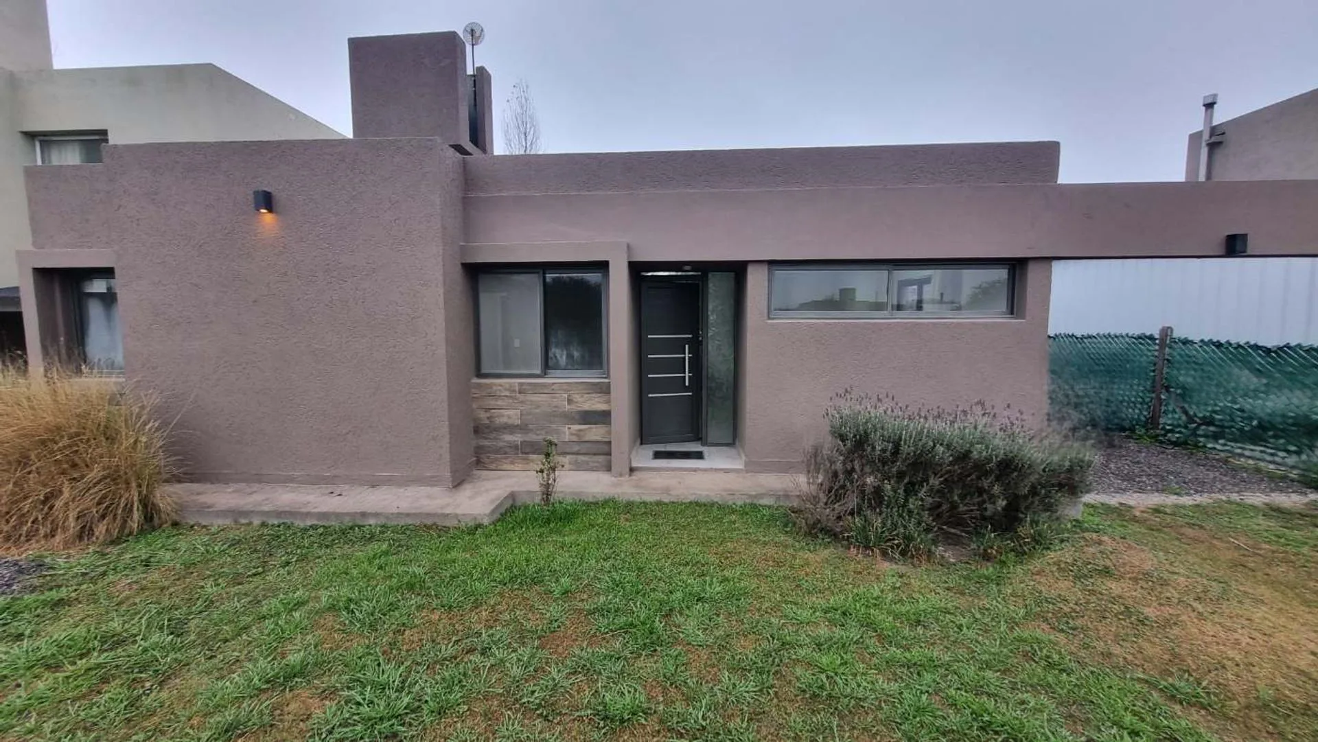 VENTA CASA 3 DORMITORIOS VILLA CATALINA ESCRITURA