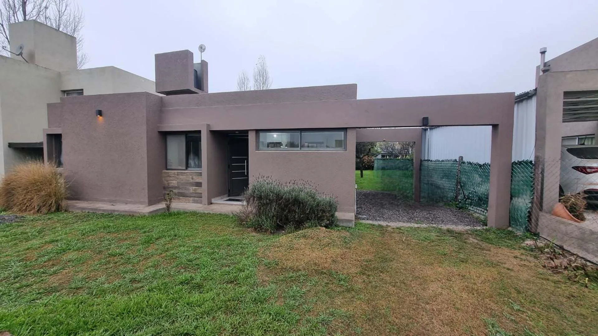 VENTA CASA 3 DORMITORIOS VILLA CATALINA ESCRITURA foto 2