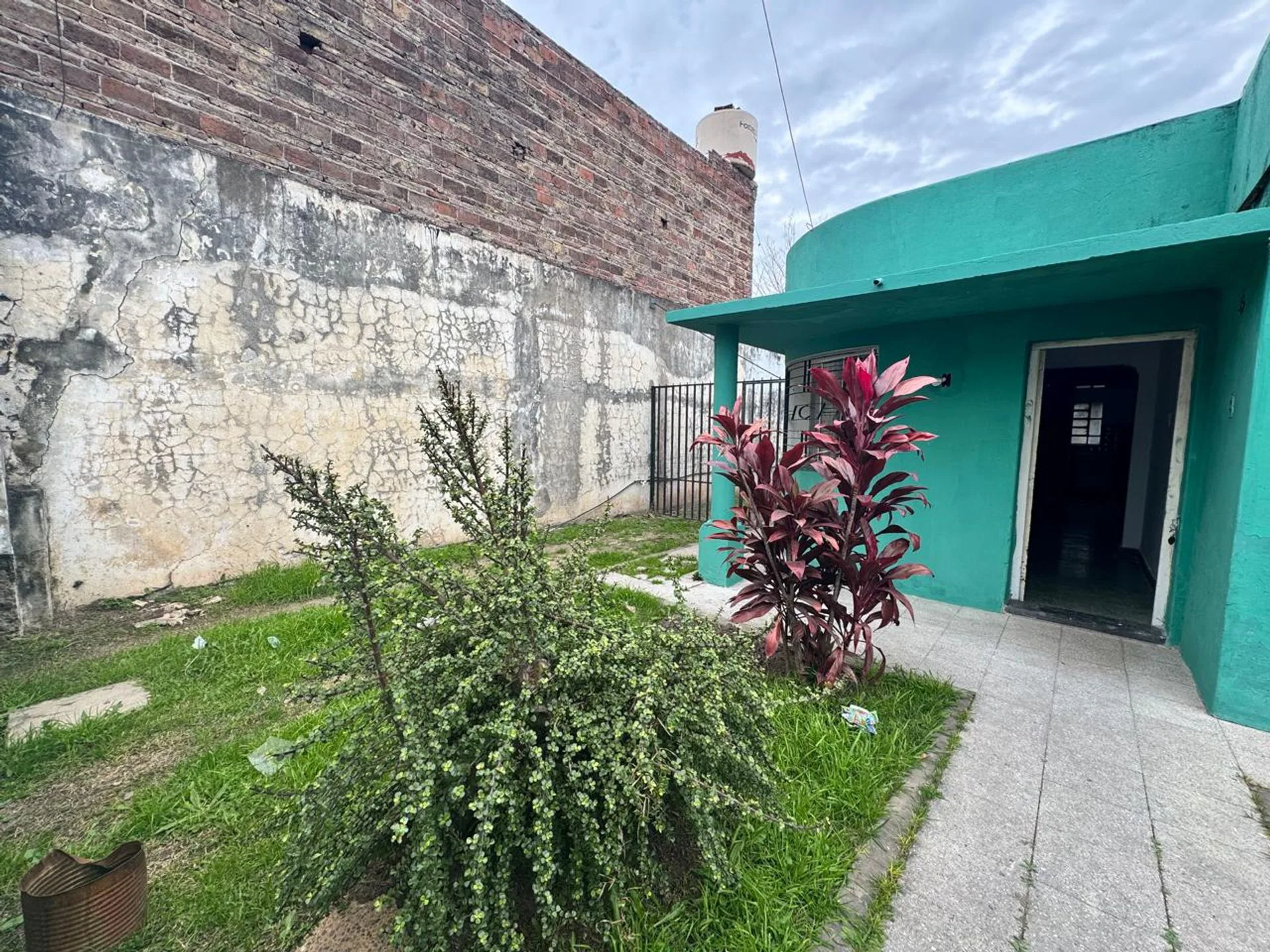 VENTA CASA CON GRAN TERRENO foto 2