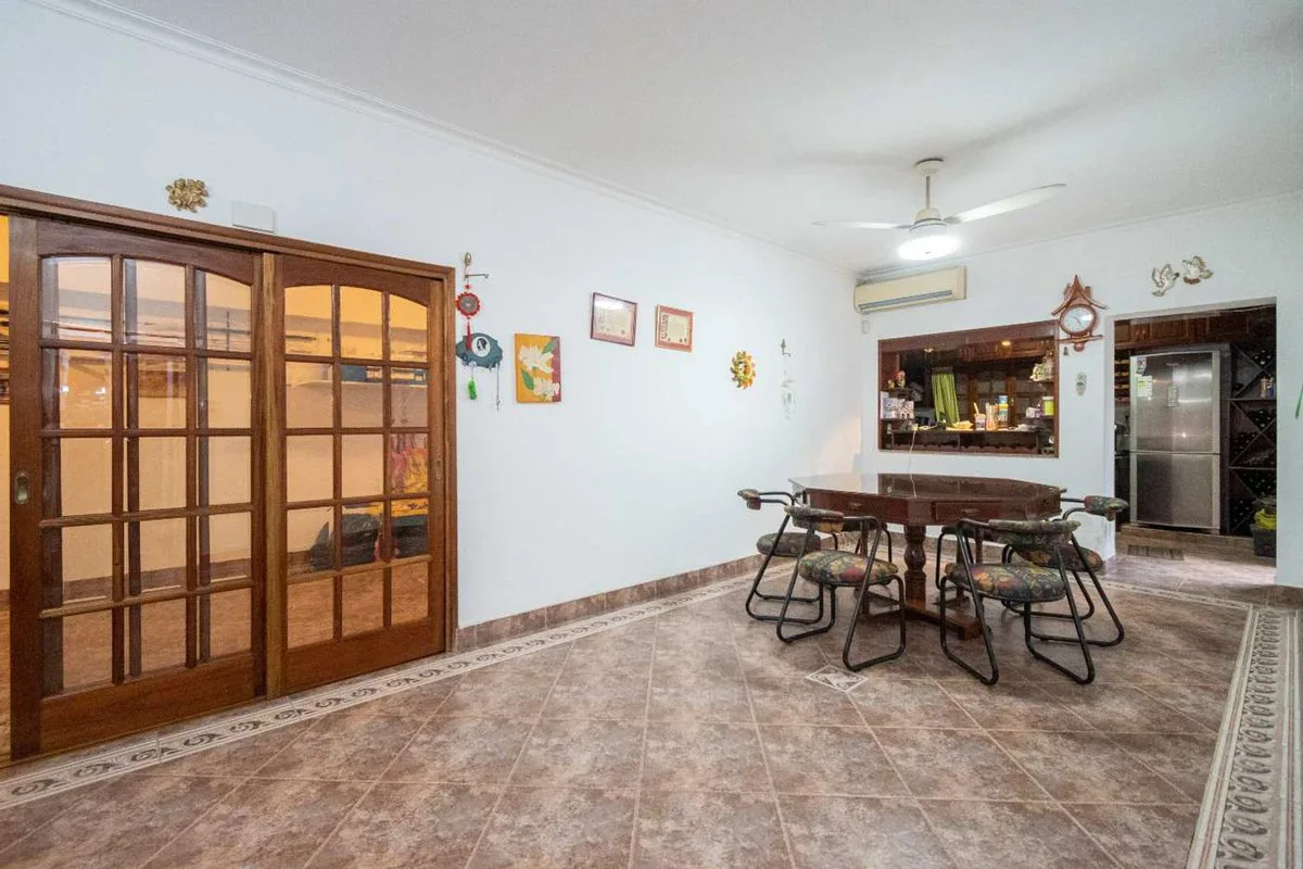 EXCLUSIVA CASA EN VENTA CON QUINCHO Y PILETA foto 4