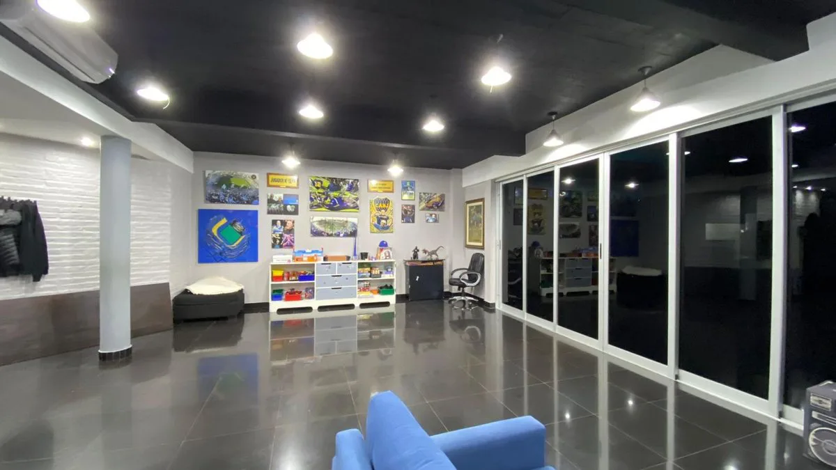 Venta Casa 5 Ambientes Villa Luro Cochera Pileta foto 4