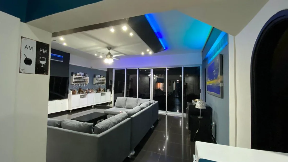 Venta Casa 5 Ambientes Villa Luro Cochera Pileta foto 5