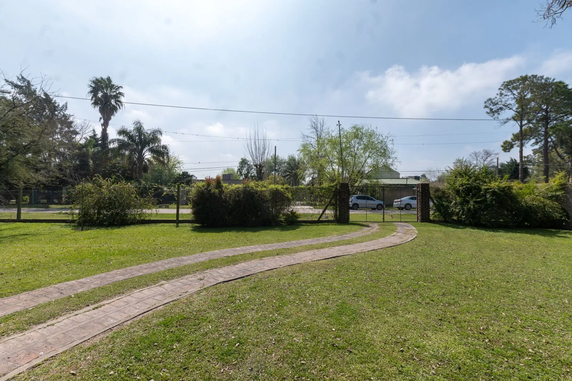 QUINTA DE 1.308 m2 CON PILETA EN ALTOS DEL SAUCE foto 3