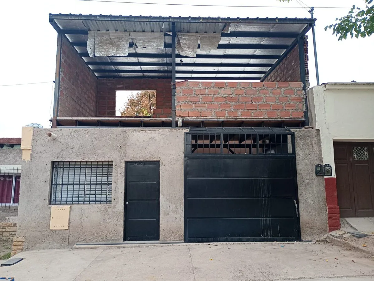 Venta de casa con cochera Godoy Cruz foto 2