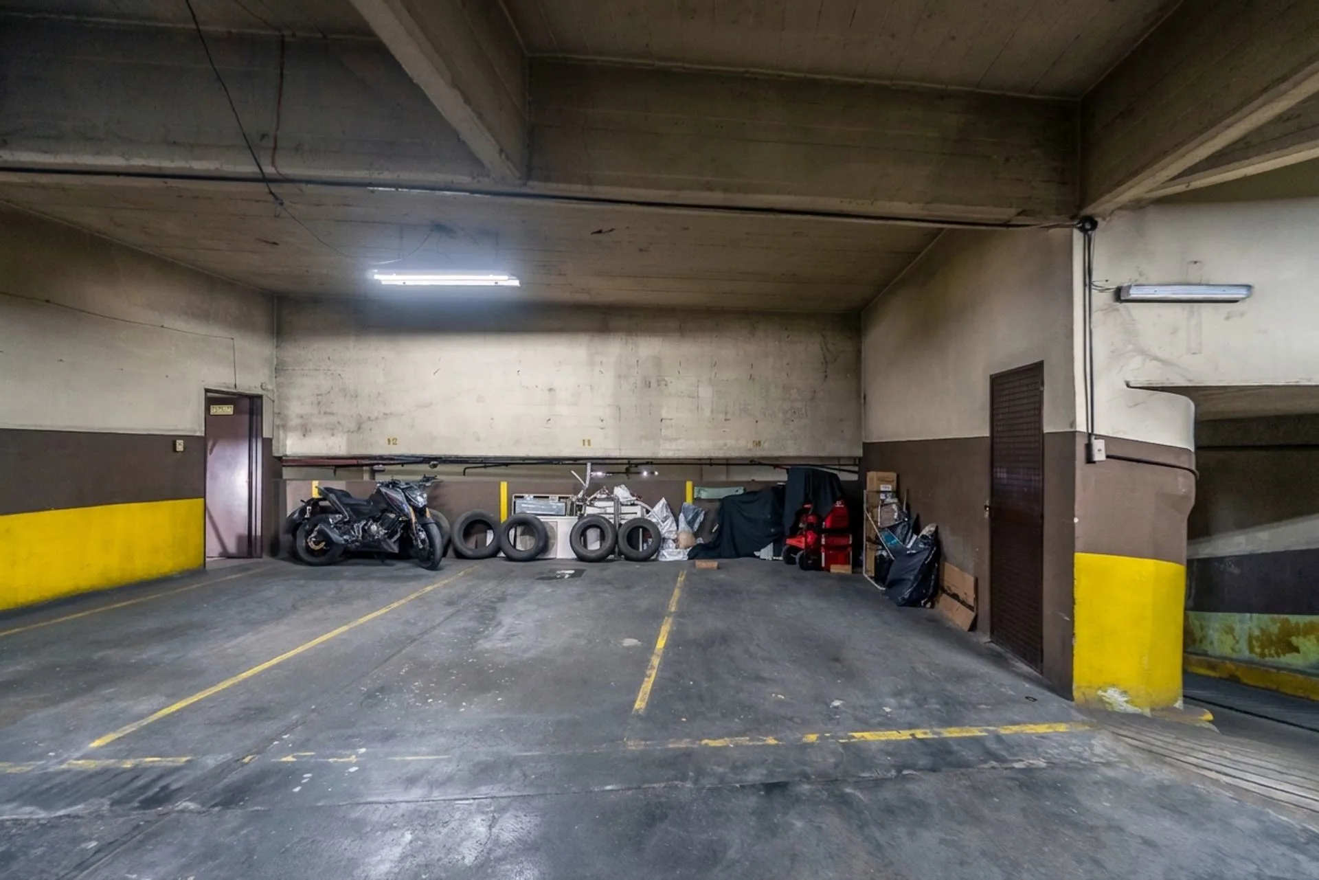 COCHERA Y BAULERA  EN VENTA EN BARRIO NORTE foto 3