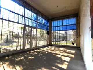 Local Comercial con doble persiana ubicado en esquina- Burzaco foto 1