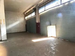 Local Comercial con doble persiana ubicado en esquina- Burzaco foto 3