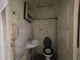 LOCAL DE 3 X 6 mts EN EXCELENTE ZONA COMERCIAL CON BAÑO Y CORTINA METÁLICA. foto 1