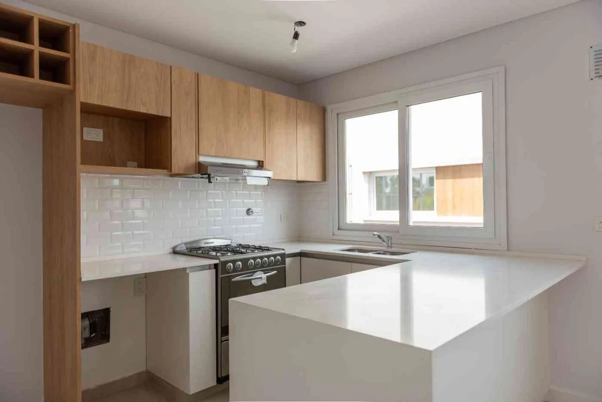 VENTA TRIPLEX A ESTRENAR C/ COCHERA EN BERAZATEGUI foto 4