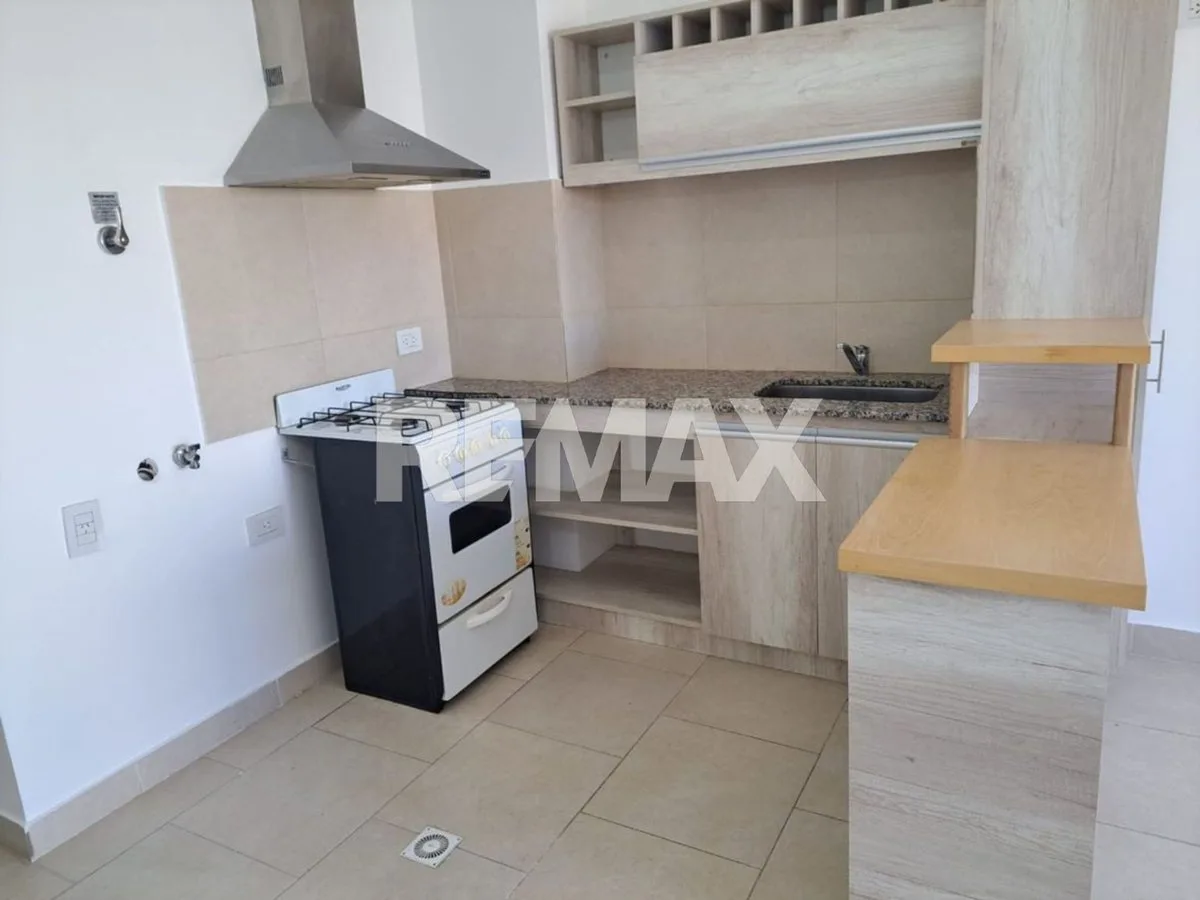 VENTA MONOAMBIENTE CON COCHERAS CIPOLLETTI foto 4