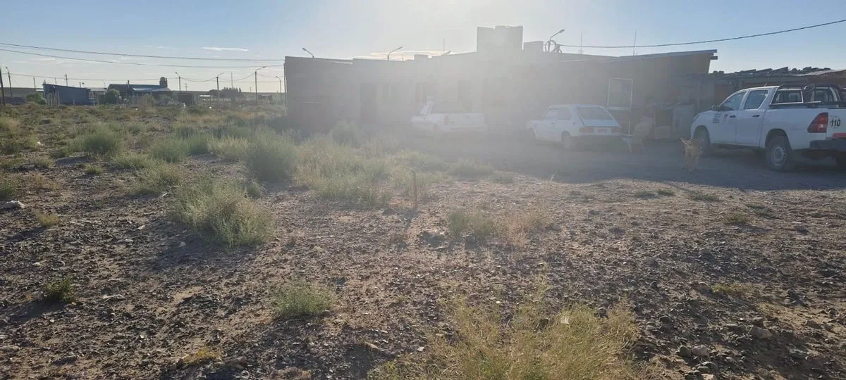 Excelente lote 300 m2 con escritura en Centenario foto 2