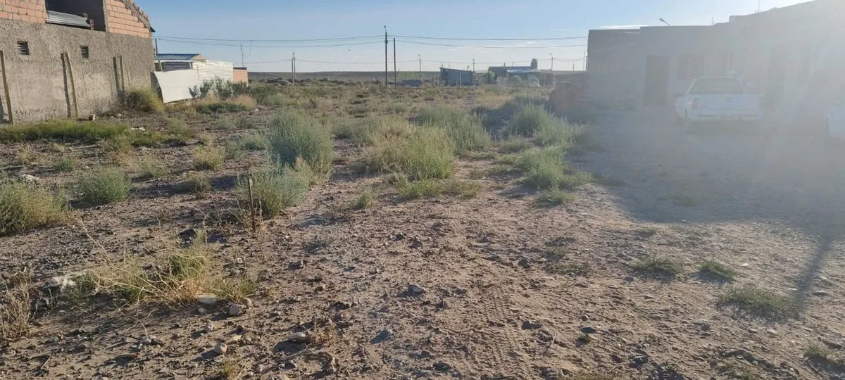 Excelente lote 300 m2 con escritura en Centenario foto 3