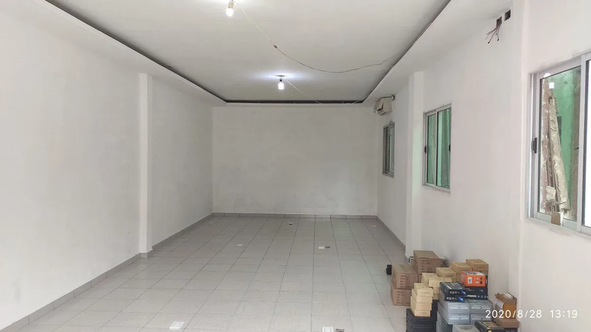 Venta casa con oficina y galería semi cubierta foto 4