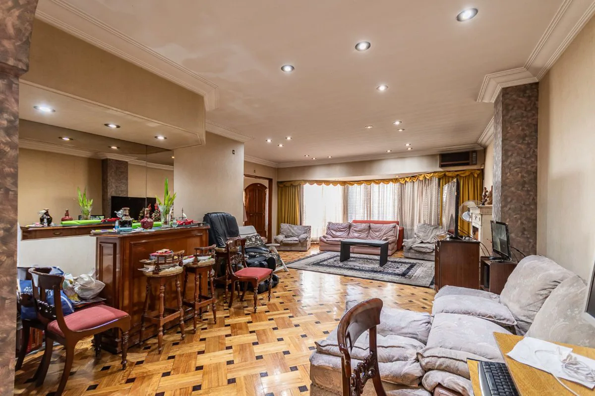 Casa 500 m² con jardín, pileta y cochera doble foto 3