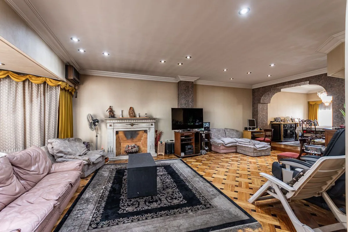 Casa 500 m² con jardín, pileta y cochera doble foto 4