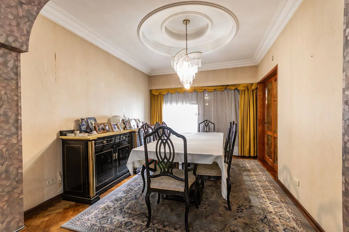 Casa 500 m² con jardín, pileta y cochera doble foto 5