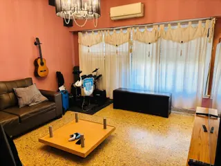CASA EN LOTE PROPIO CON FONDO LIBRE Y PISCINA. foto 2
