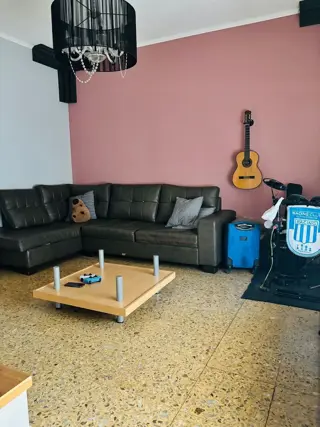 CASA EN LOTE PROPIO CON FONDO LIBRE Y PISCINA. foto 3