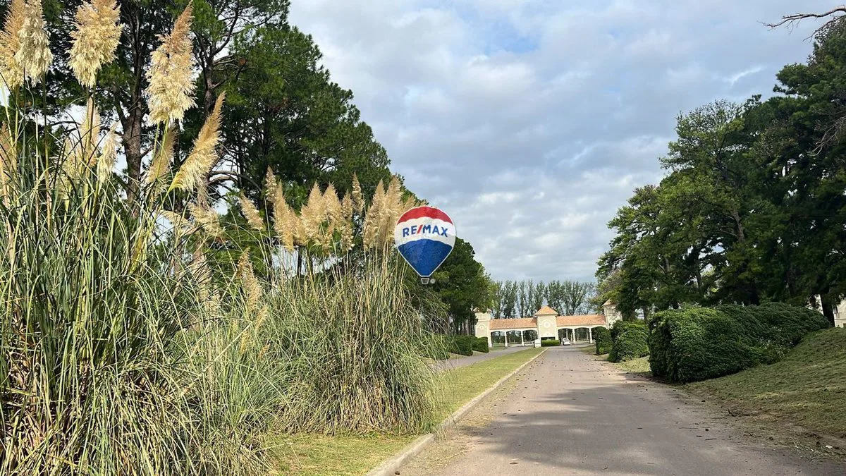 VENTA DE TERRENO EN PINARES ACEPTA PERMUTA foto 2