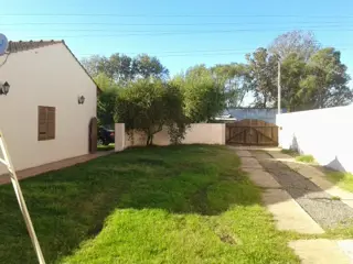 VENTA DE TERRENO CON QUINCHO, LOTE DE 10 X 33 mts. EN CARLOS CASARES foto 4