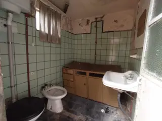 CASA EN LOTE PROPIO DE 3 AMBIENTES CON JARDÍN AL FRENTE, ENTRADA PARA AUTO Y PATIO CON PARRILLA. foto 5
