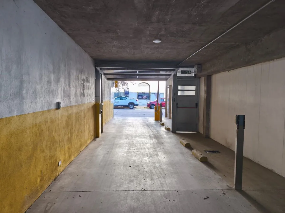 SE VENDE COCHERA EN EL CENTRO SUR DE VILLA MARIA foto 3