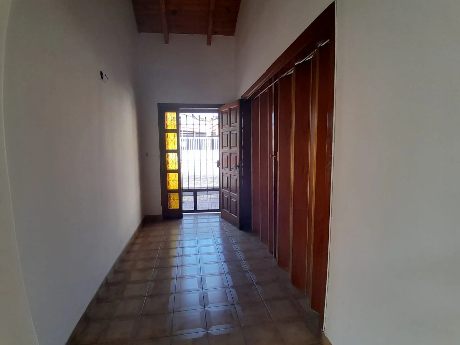 Casa 5 Dorm, 2 Baños. 300m Terreno. Capital foto 2