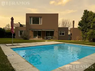 Casa con 3 dormitorios en venta en Los Sauces foto 1