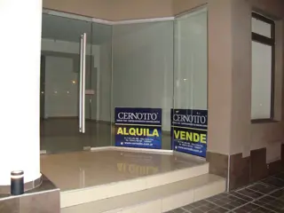 LOCAL COMERCIAL A LA CALLE, EN VILLA CARLOS PAZ, ALQUILER ANUAL foto 3