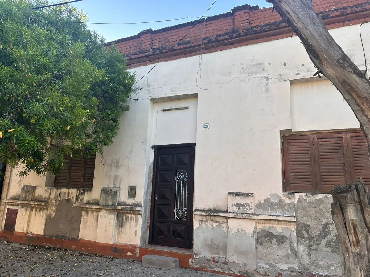 Venta de imponente propiedad- a refaccionar foto 2