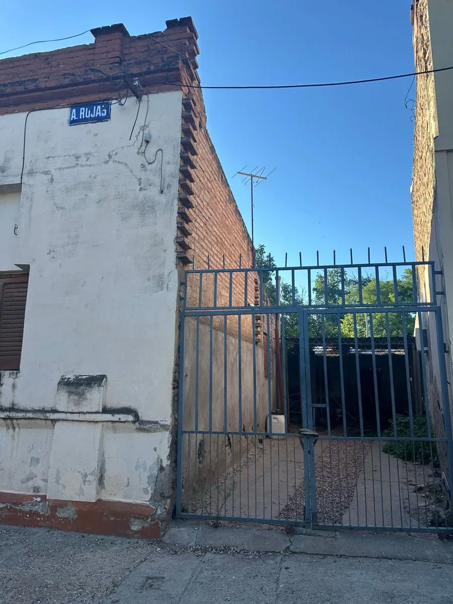 Venta de imponente propiedad- a refaccionar foto 4
