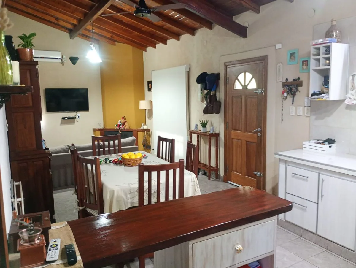 VENTA EXCELENTE QUINTA CON PILETA HERMOSA ZONA foto 3