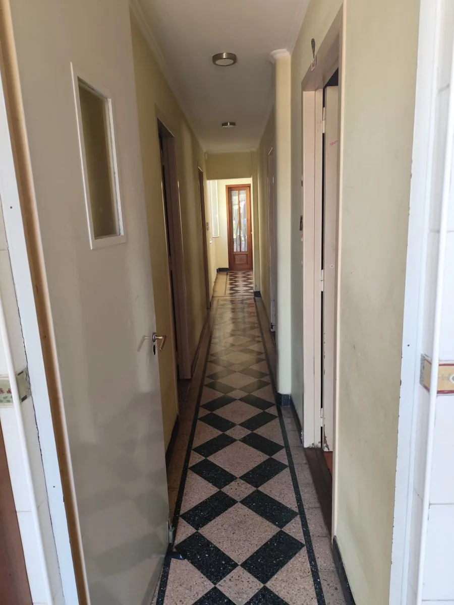 CASA EN VENTA RAMOS MEJIA 6 AMB CON PARQUE Y QUINCHO foto 2
