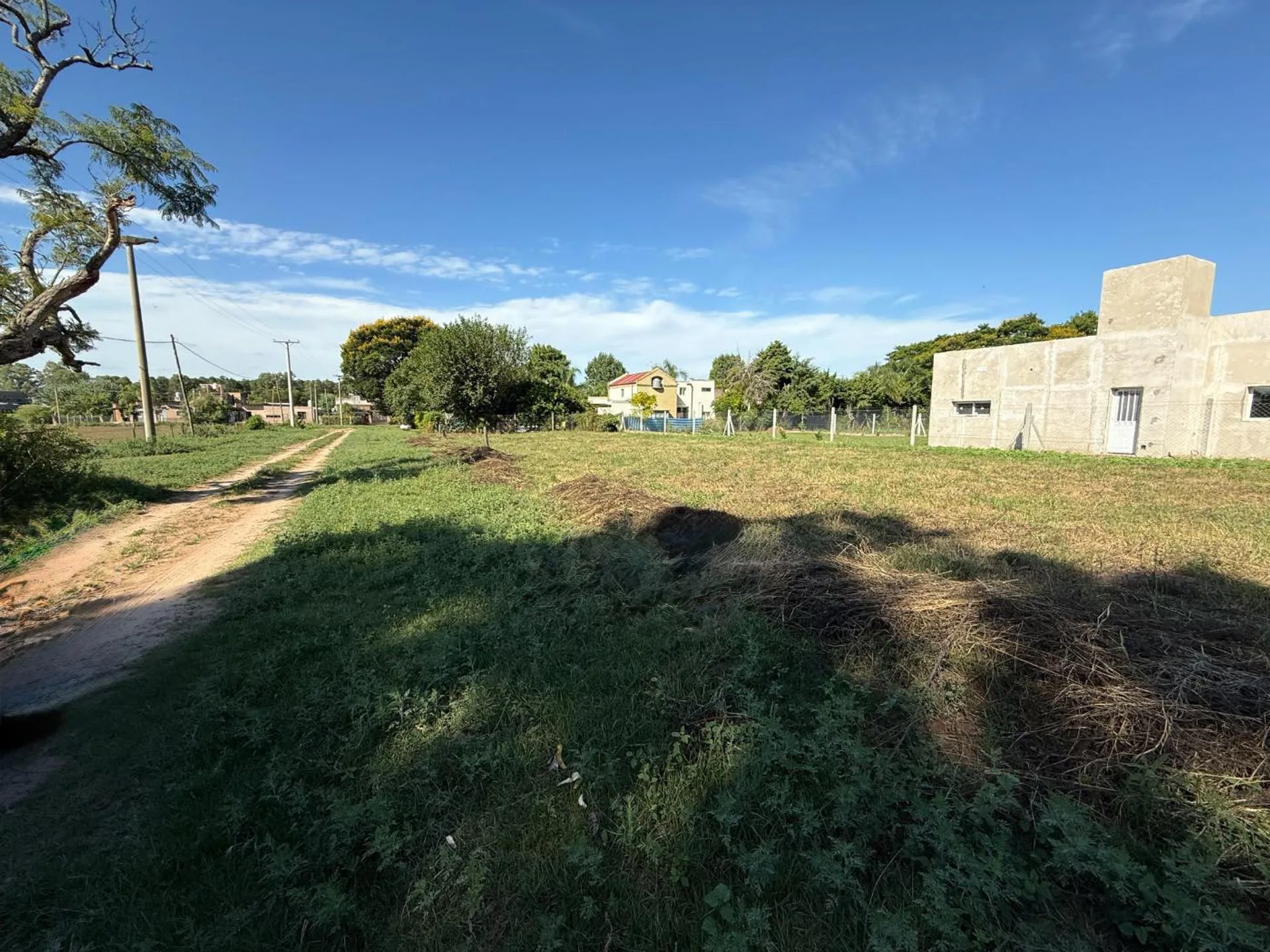 REMAX VENDE TERRENO AV  LOS NARANJOS ARROYO LEYES. foto 4
