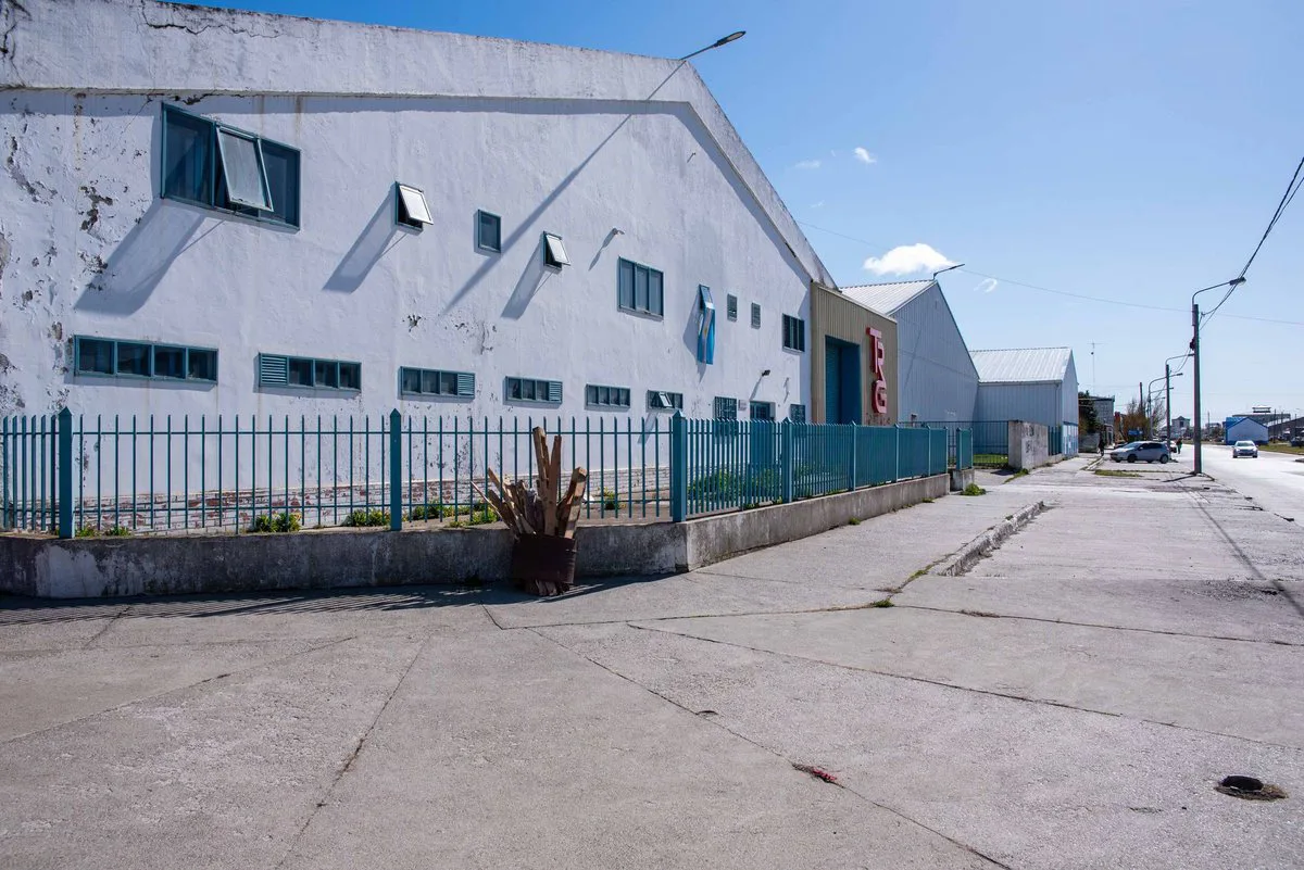 ALQUILER – IMPORTANTE PROPIEDAD INDUSTRIAL EN RÍO foto 4