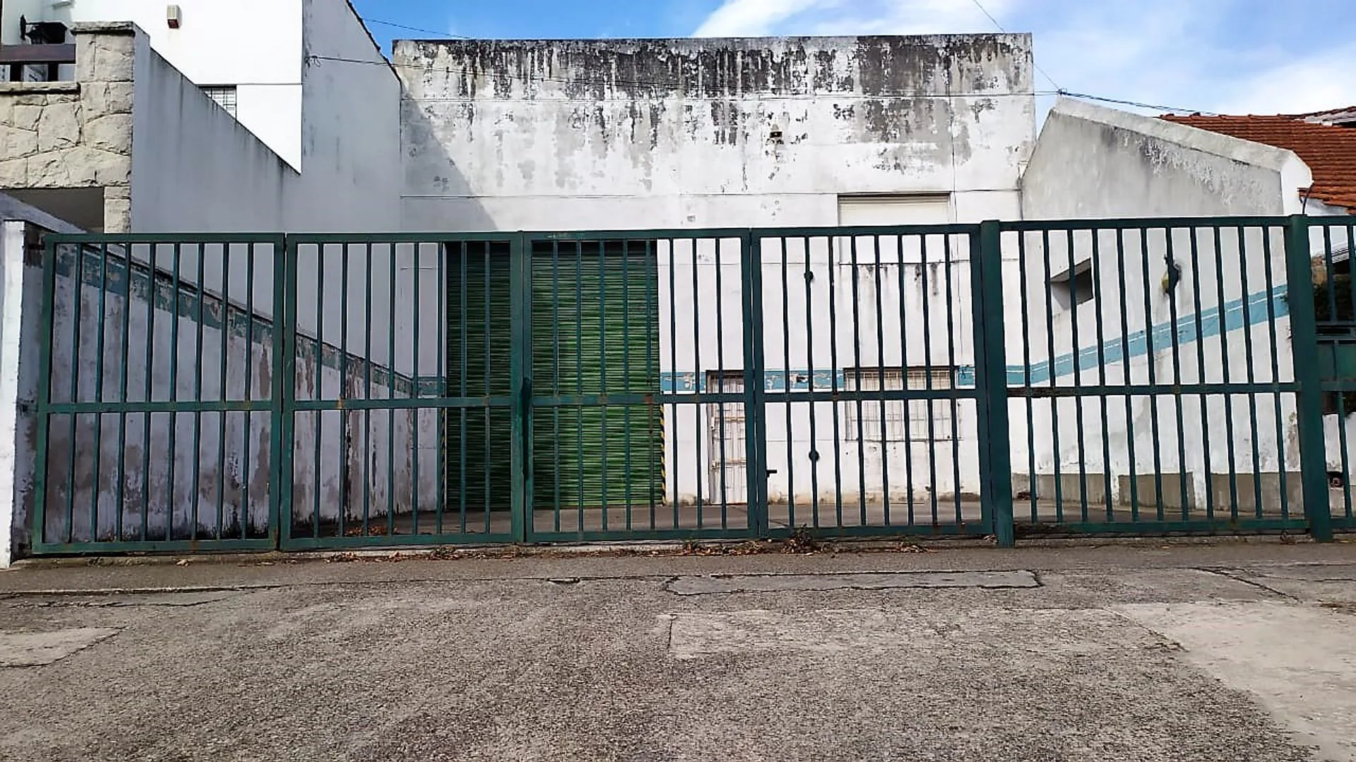 VENTA GALPON OFICINA,KICHENETTE,TOILETTE Y BAÑO foto 2