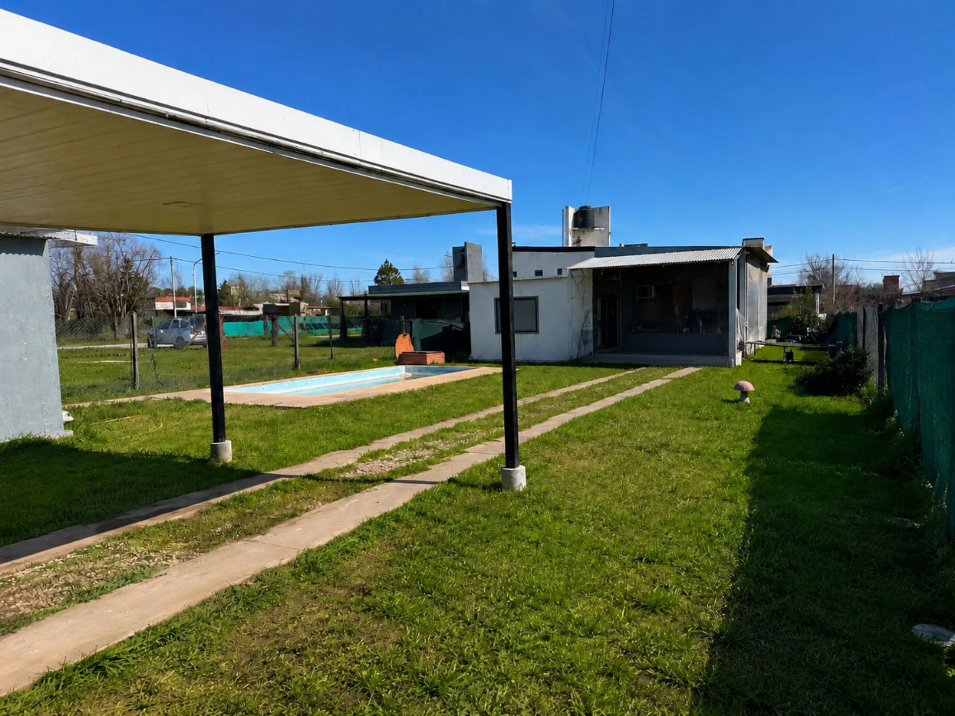 VENTA: CASA DE 2 DORMITORIOS Y PILETA EN ROLDAN foto 2