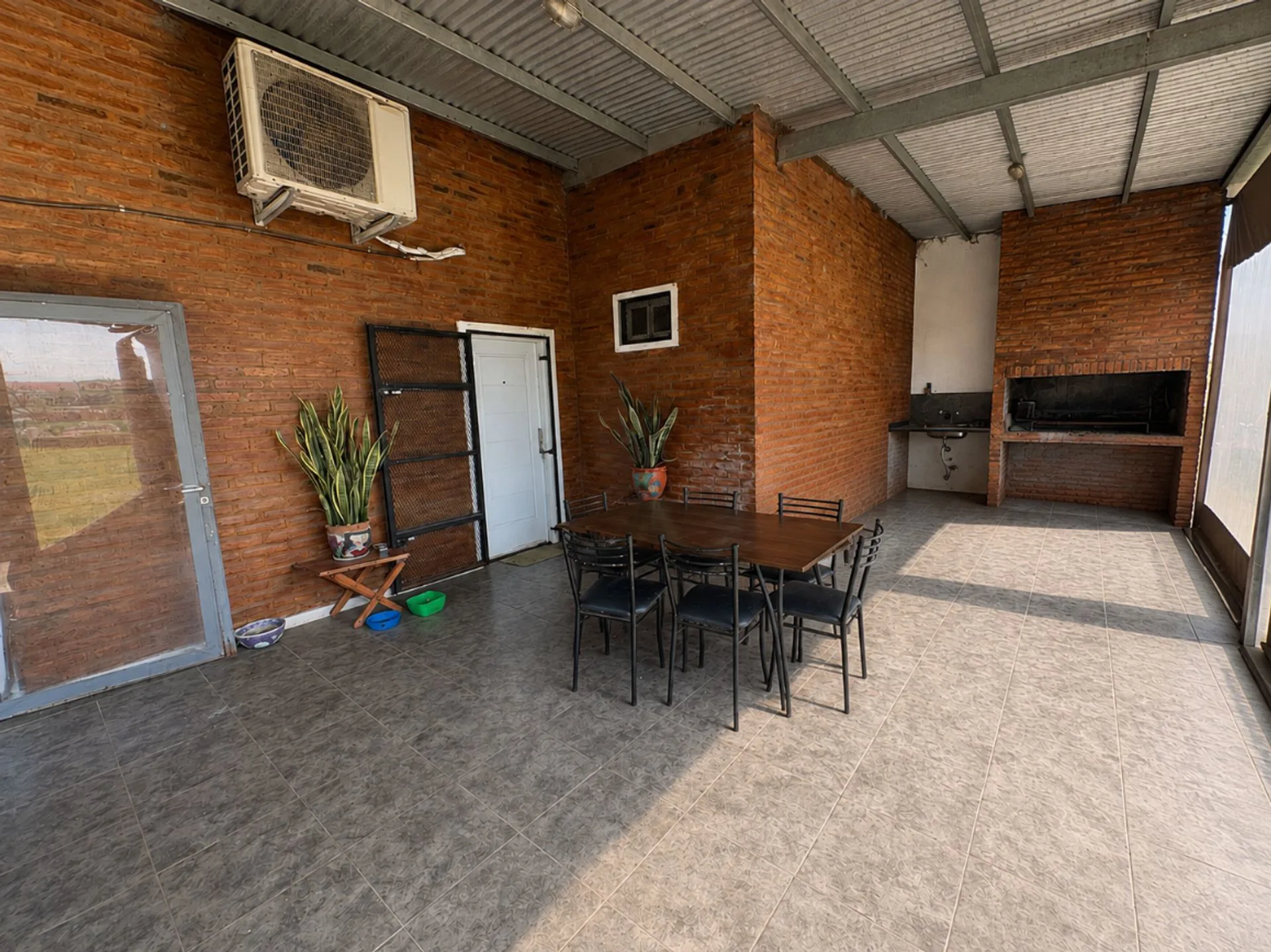 VENTA: CASA DE 2 DORMITORIOS Y PILETA EN ROLDAN foto 4