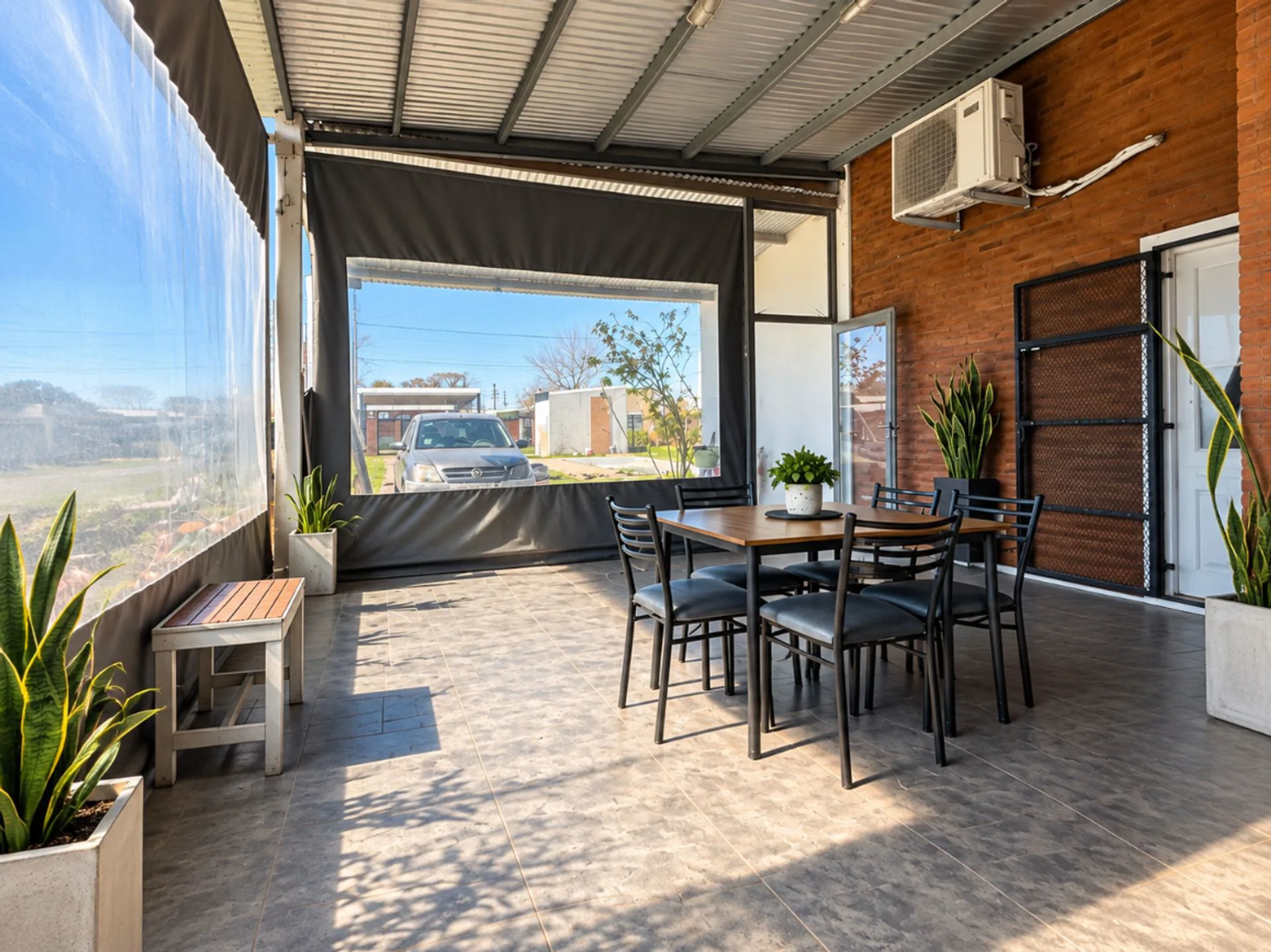 VENTA: CASA DE 2 DORMITORIOS Y PILETA EN ROLDAN foto 5