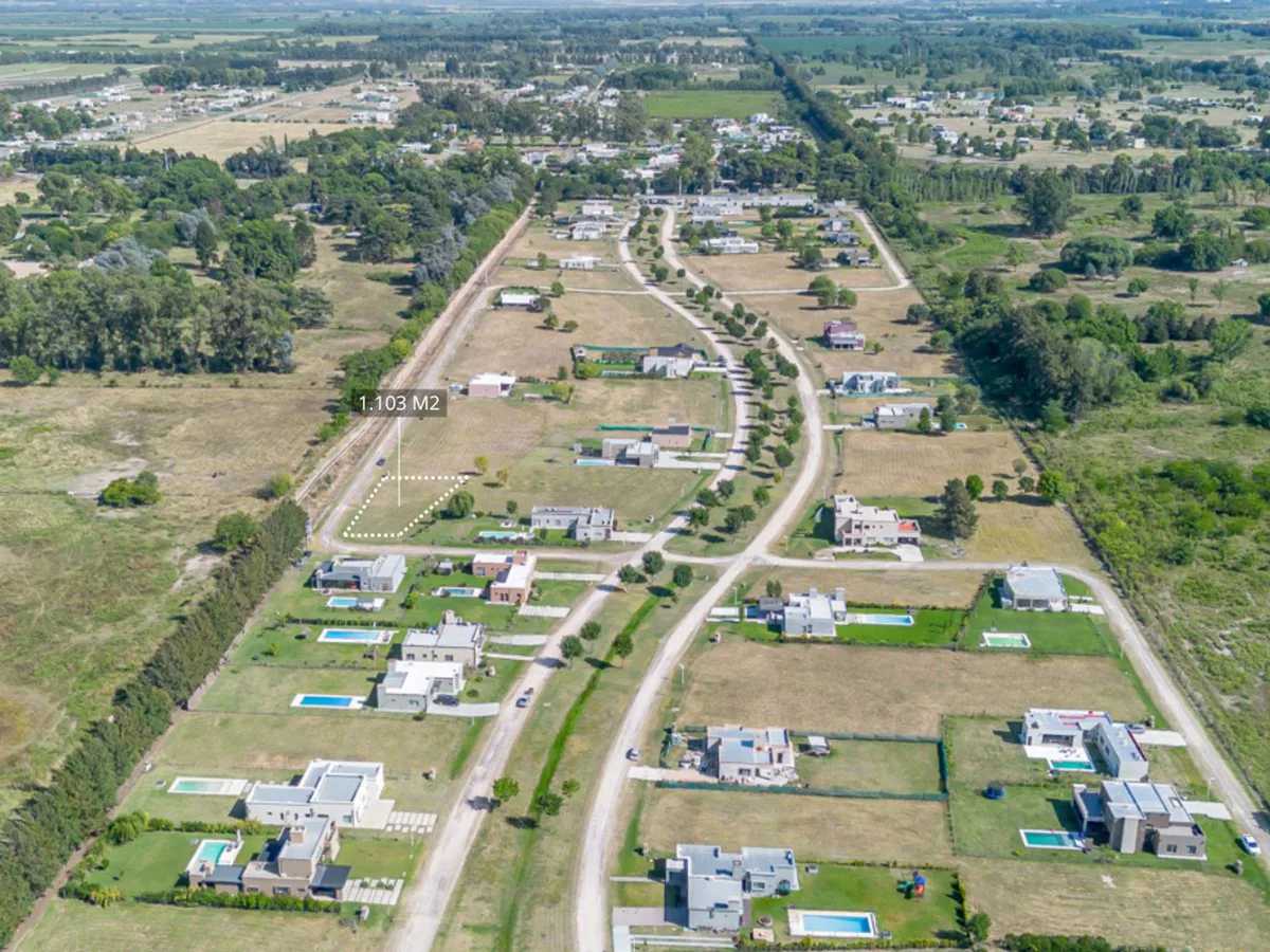 Venta terreno barrio privado Las Calandrias foto 3