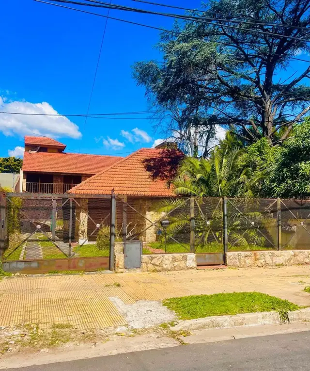 CASA EN VENTA PERMUTA Y/O FINANCIA EN MONTE GRANDE