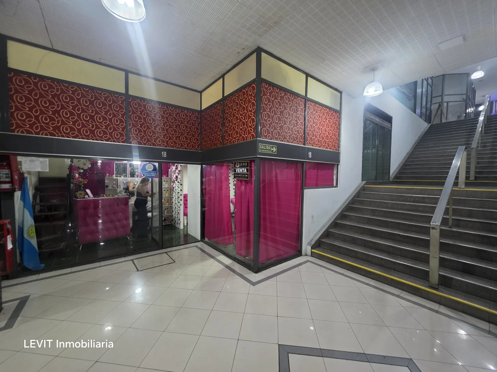 VENTA LOCAL DOBLE FLORIDA 800 Frente Galería Pacifico foto 5