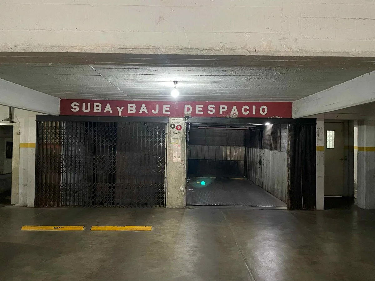 en venta COCHERA FIJA Y CUBIERTA ASCENSOR - FLORES foto 2