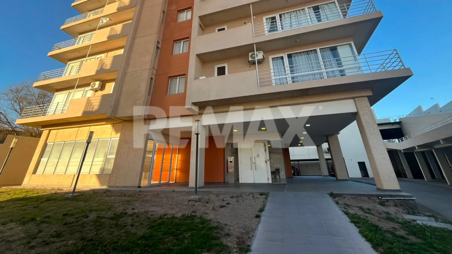 VENTA DEPARTAMENTO 2 DORMITORIOS EN CIPOLLETTI foto 2