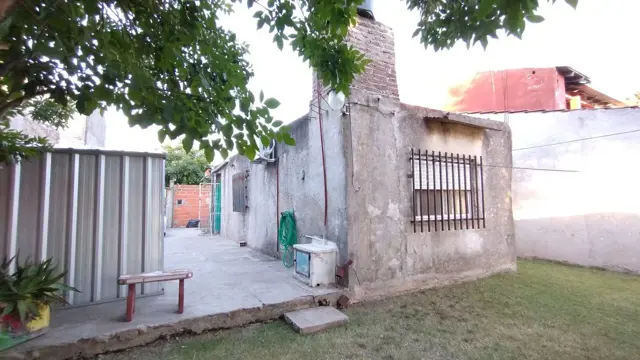 VENTA CASA GONZALEZ CATAN C/ JARDÍN SOBRE ASFALTO