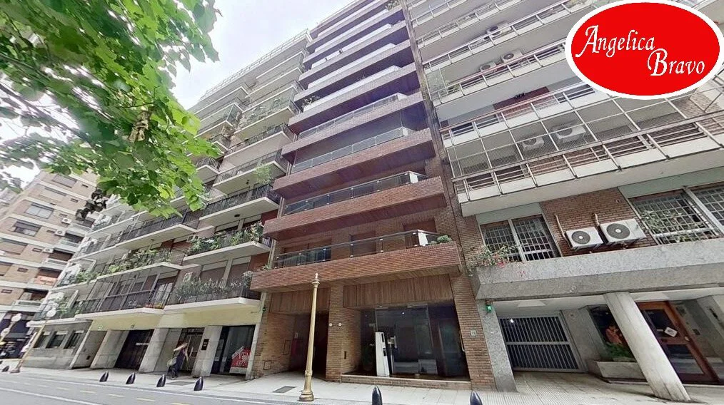 Retiro piso 4 ambientes con dependencia de servicio, 2 cocheras y baulera.