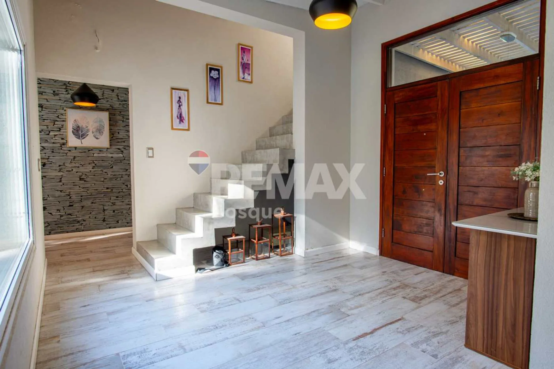 CASA VENTA COSTA ESMERALDA - FONDO LIBRE AL GOLF foto 2